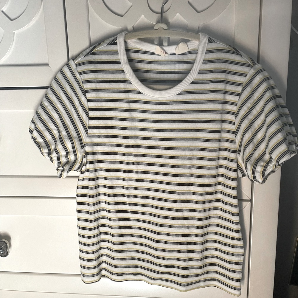 Levi’s top, short sleeves are a little gathered and is in good condition.